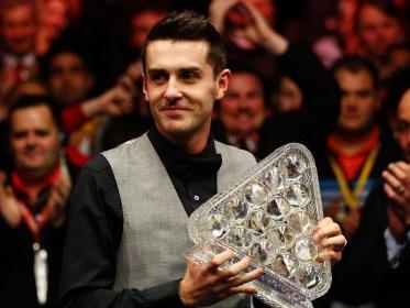 Mark Selby remains on course to defend his Masters title